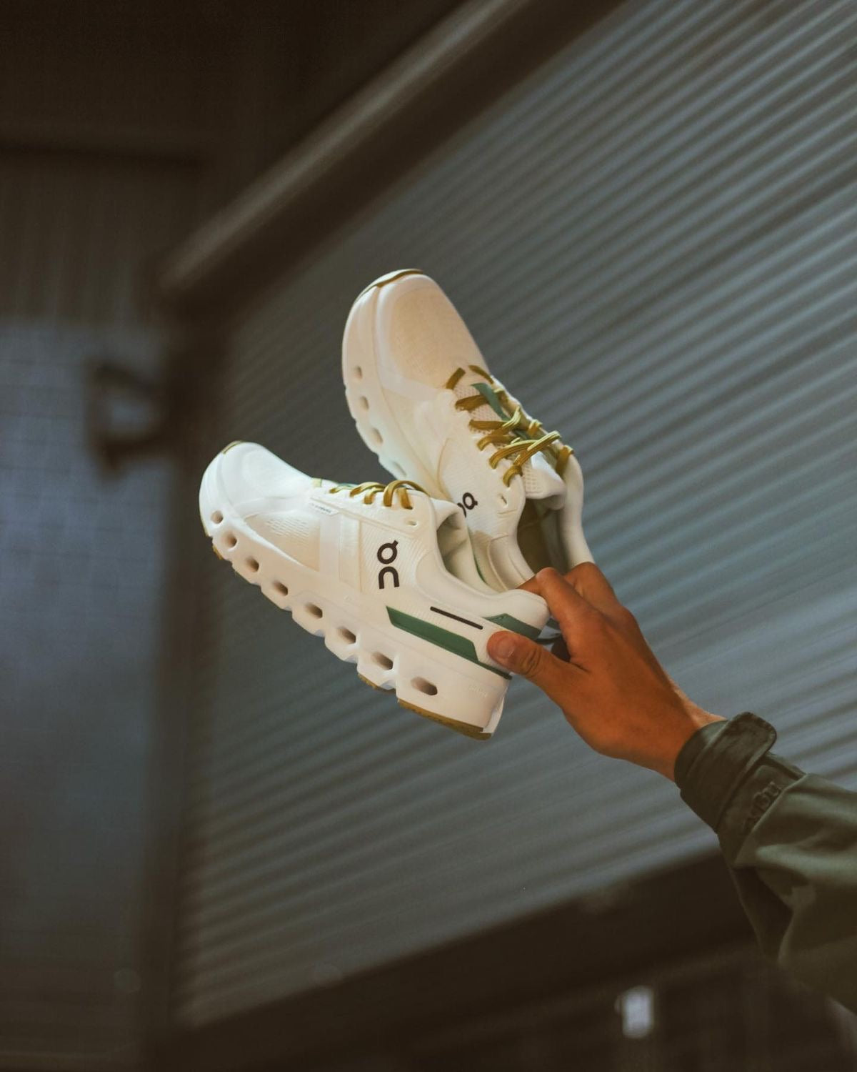 On Cloudrunner 2 white Green gold