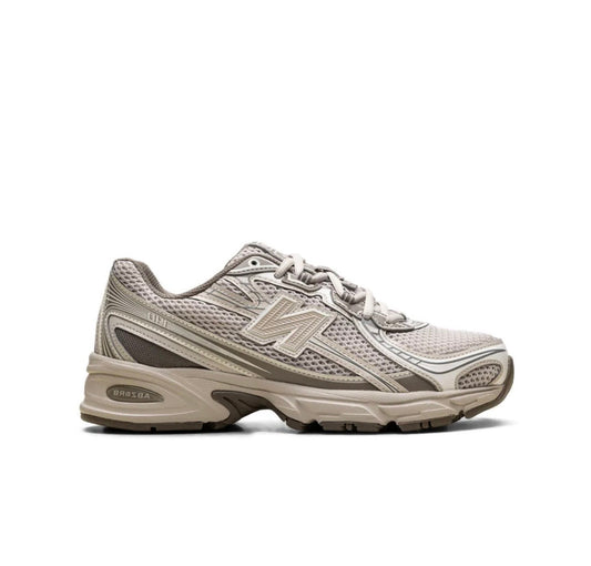 New Balance 740 cream
